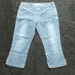 Levi's dark wash capris